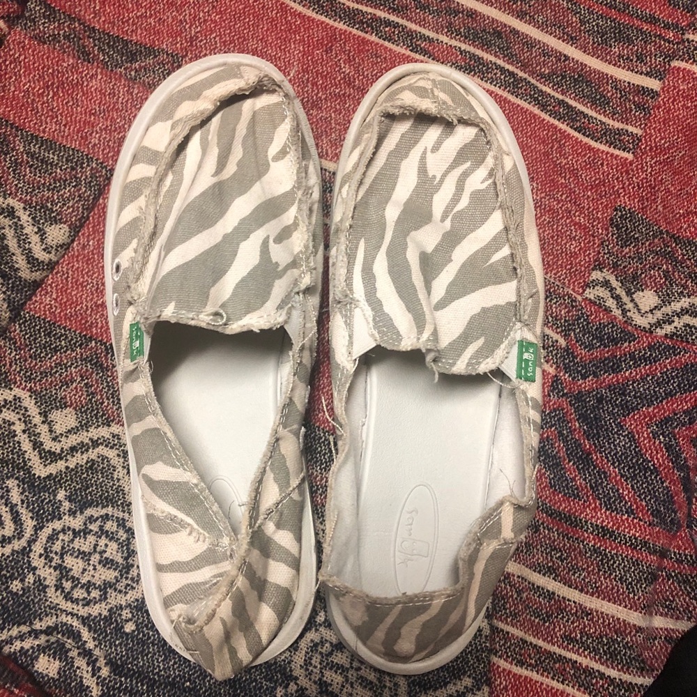 Sanuk slides